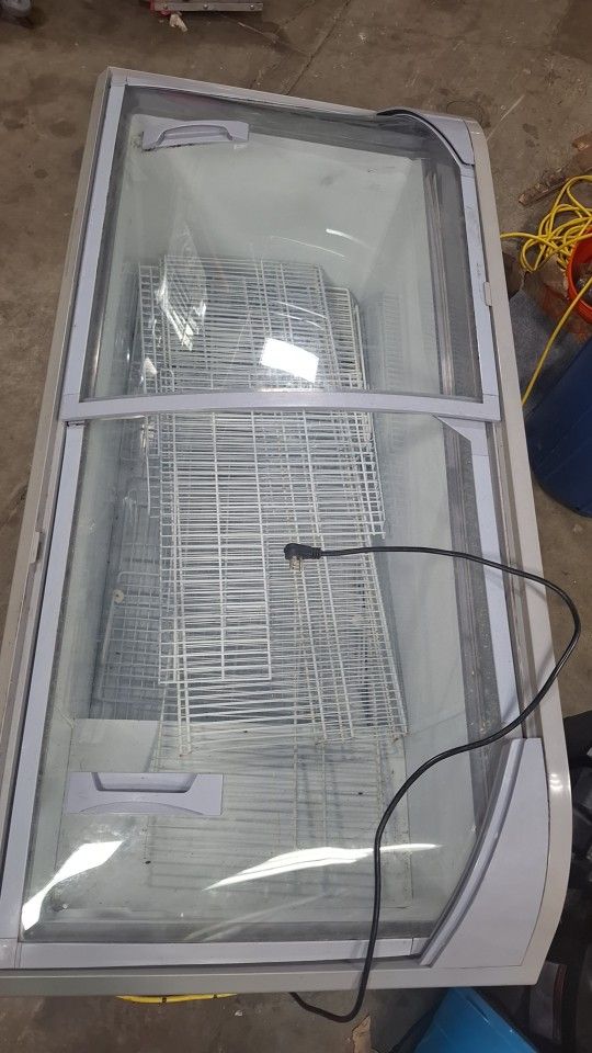 Refrigerator/freezer Display Case