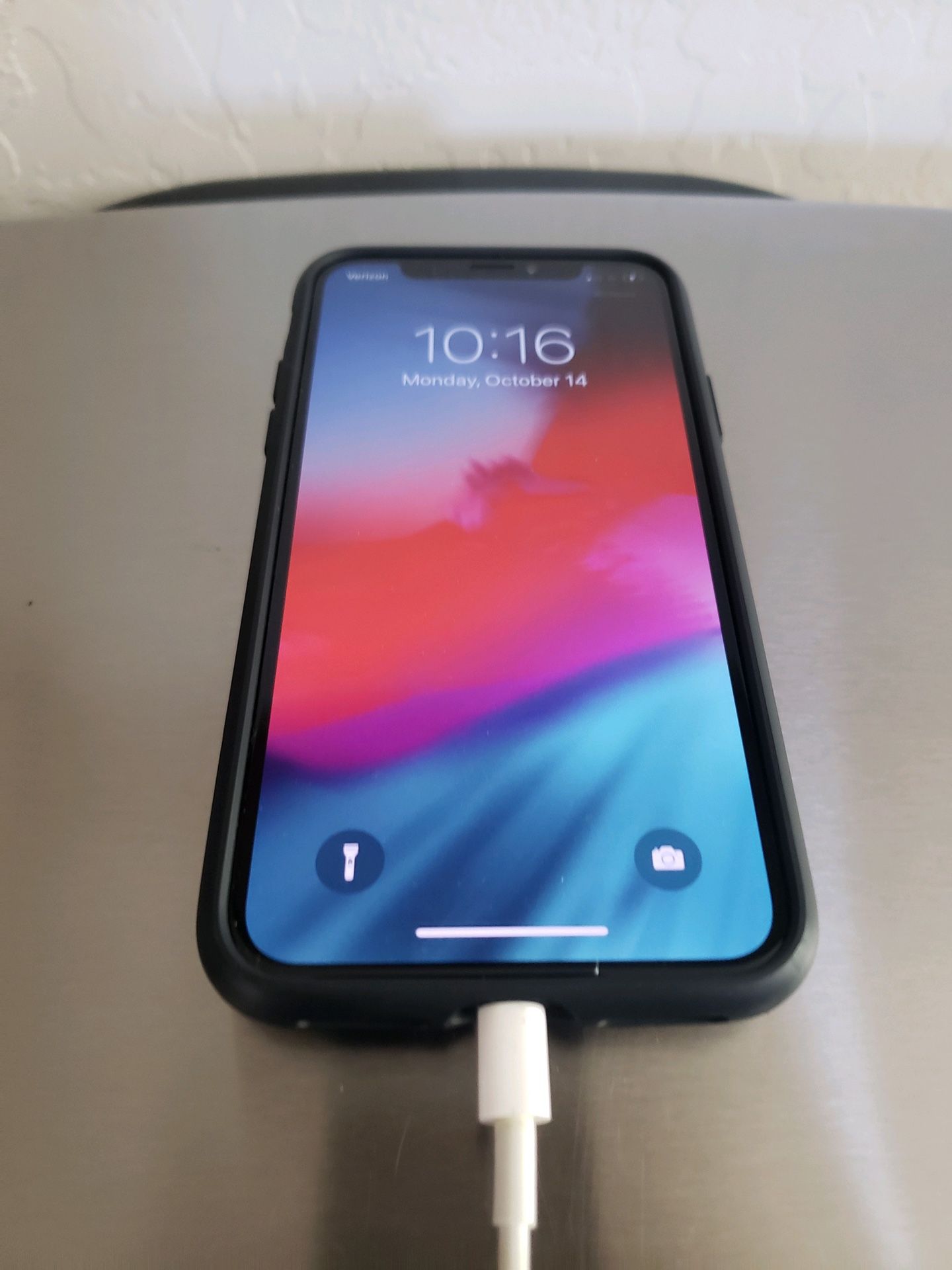 iPhone X 64GB*UNLOCKED and No scratches on screen*
