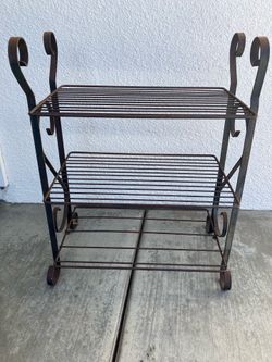 Metal patio/plant stand
