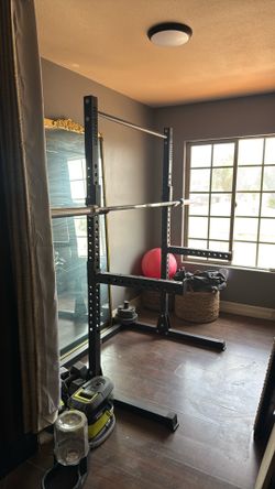 Squat rack with plates