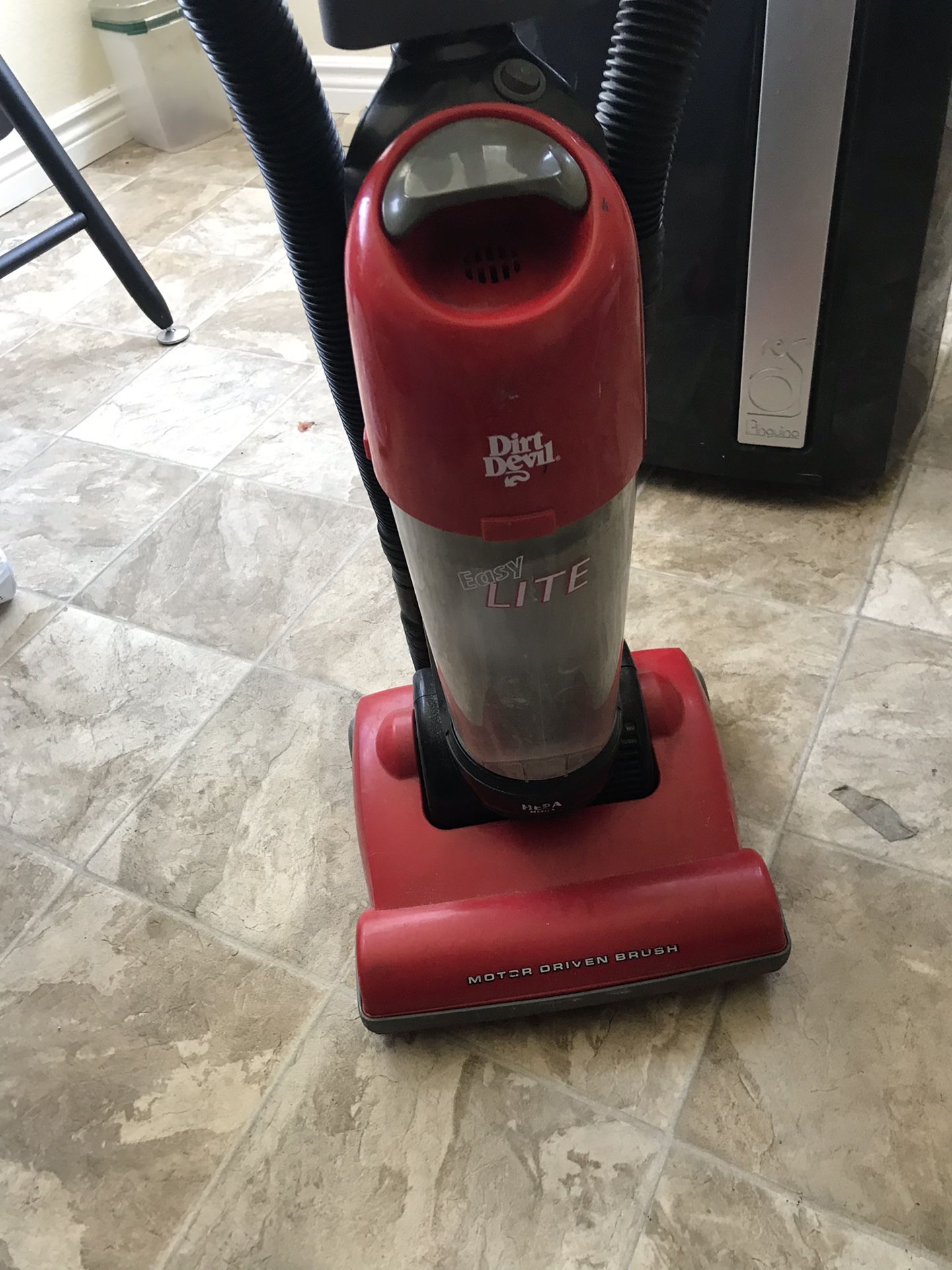 Vacuum -DIRT DEVIL easy lite