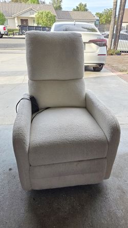 Small nail / wax room recliner