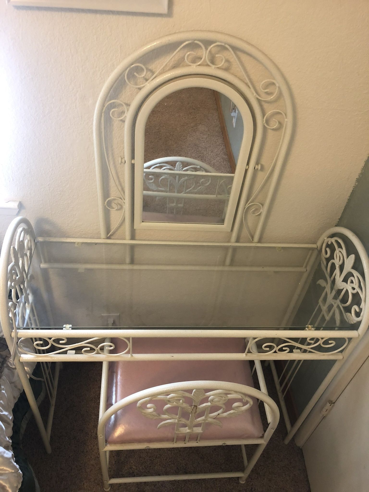 Vanity White & Chair J