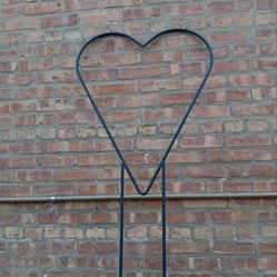 Heavy Duty Steel Heart Planter Pot Hanging Holder Stand Yard Decor Garden