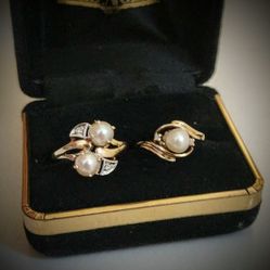 2 Pearl And Diamond Gold Rings