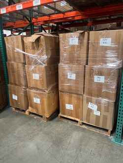 2 pallets of brand-new pillow covers, mixed sizes, approximately 2,600–2,800 pieces.