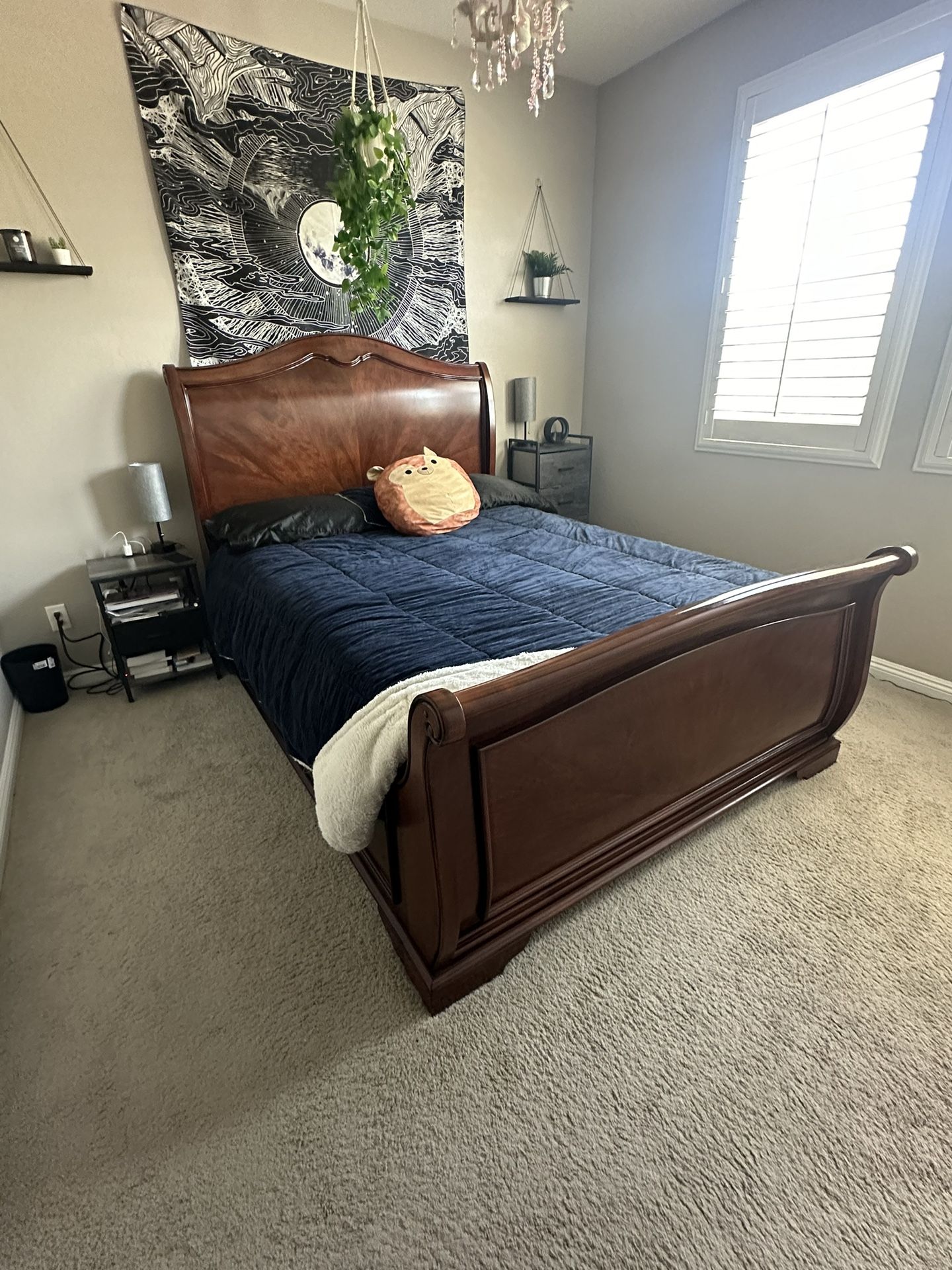 Queen Size Bedframe With Box Spring And Mattress 