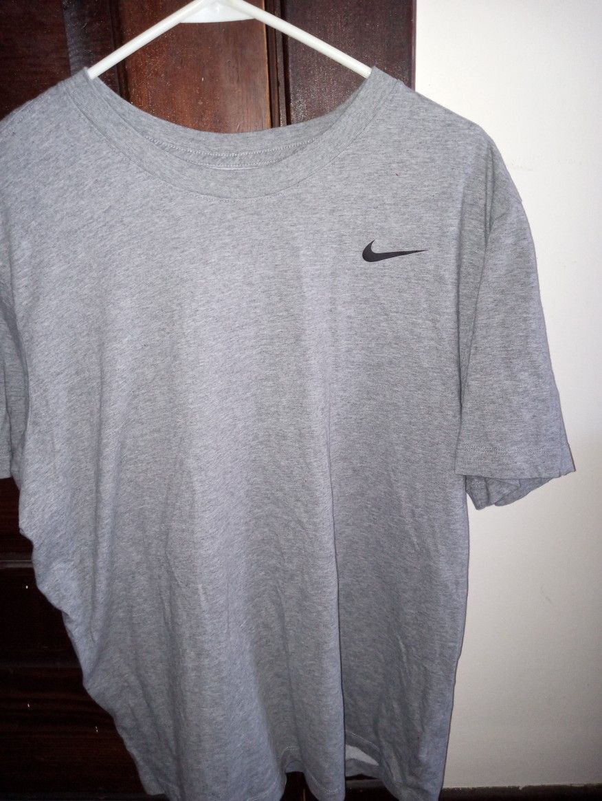 Nike T-shirt Men's Extra Large In Like New Condition