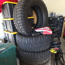 Tires 35x12.50r20lt