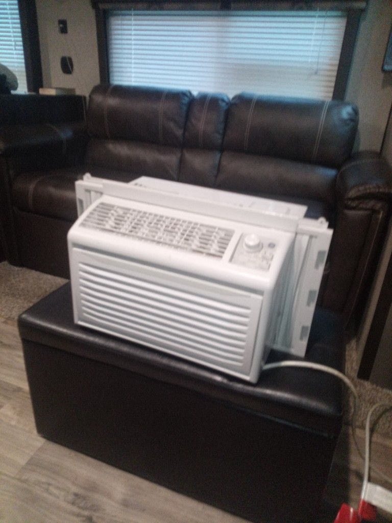 Air conditioner/ 5,000 BTU/