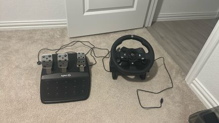 Logitech g920 Xbox Wheel With Pedals