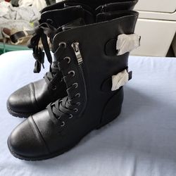 Boots size 6