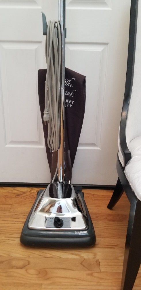 NEW cond COMMERCIAL. Vacuums With POWERFUL SUCTION. , WORKS EXCELLENT , IN THE BOX