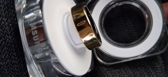Samsung Galaxy Ring - Brand New / Never Used + Charging Case