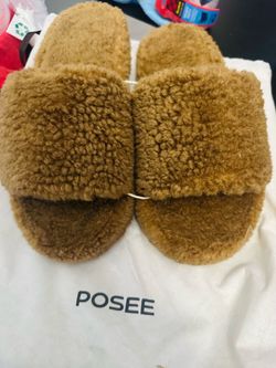 Posee Fuzzy Slide Slippers