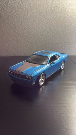 Maisto: 2008 Dodge Challenger SRT 8 Scale 1/24