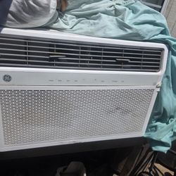 GE Extra Large Room Window Air Conditioner ,two Remote Included 