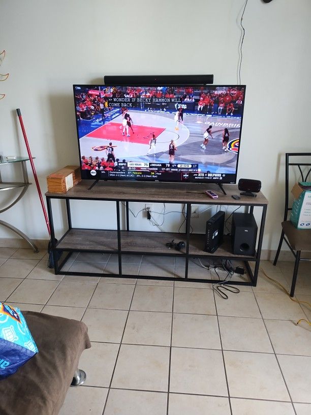 55"4k Onn https://offerup.com/redirect/?o=Um9rdS5Udg== With Stand An TCL Sound Bar .