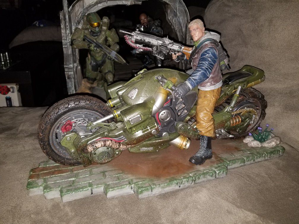 Gears Of War Collectors edition statue
