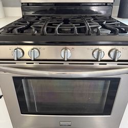 Frigidaire Gas Stove / Range 5 burner