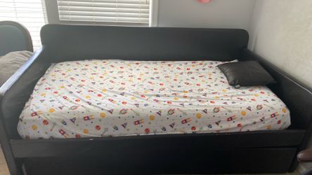 Twin bed with trendle