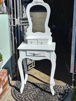 Youth vanity