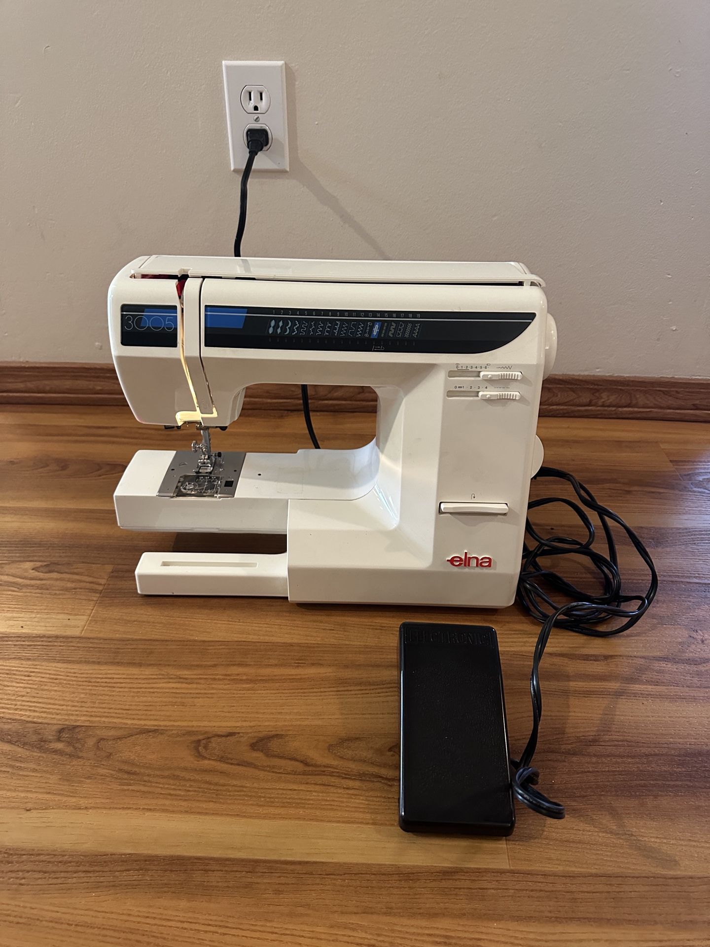 Elna 3005 Sewing Machine 