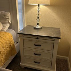 Queen Size Bed 