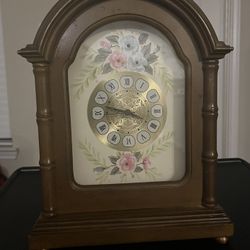 2003 Discontinued Thomas Pacconi Floral Face Mantle Clock amazing condition