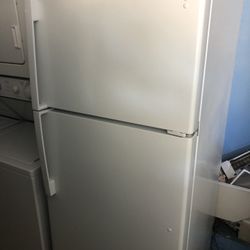 GE Open Box White Refrigerator Top Freezer 