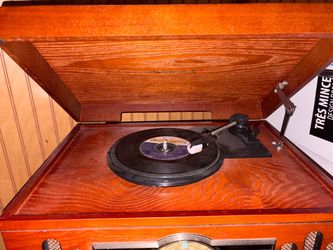 Vintage-Style Wooden AM/FM Radio & CD Stereo