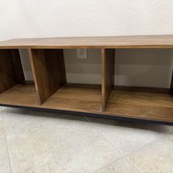 Beautiful wooden bench - with iron legs (made in India)