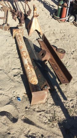 Bottom dump 5th wheel risers & 1 stand