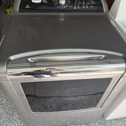Whirlpool Electric Dryer – Large Capacity