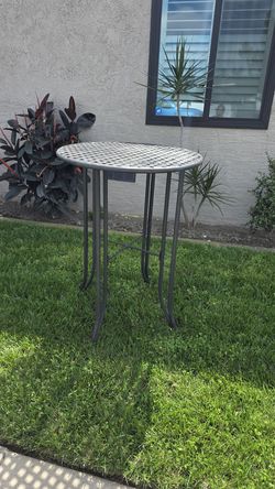 Metal table