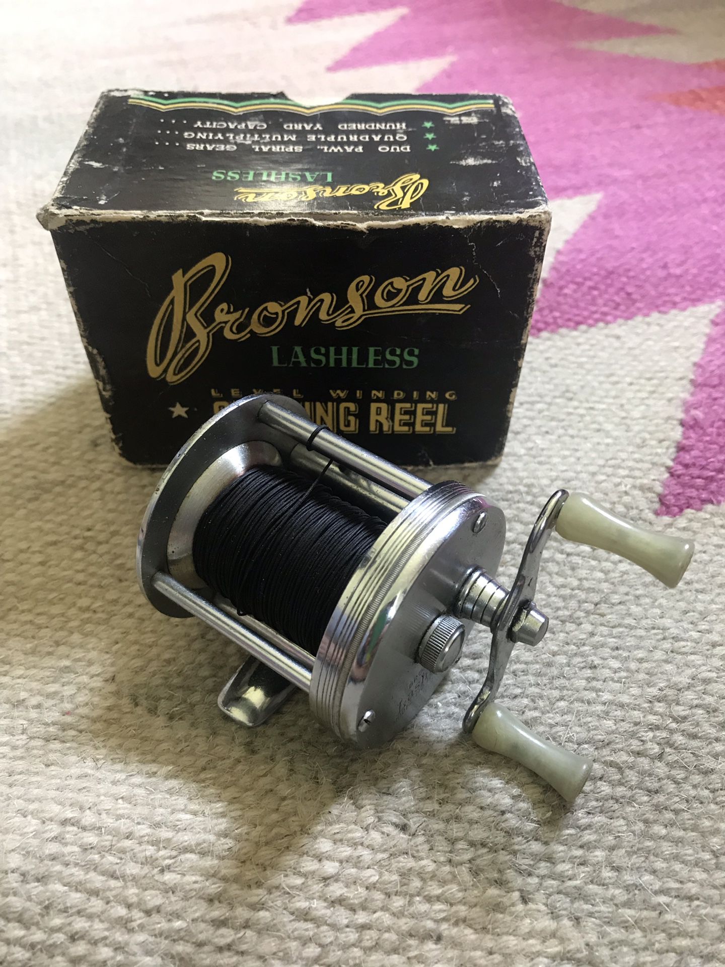 Vintage Bronson Lashless Model 1700-A~Fishing Reel