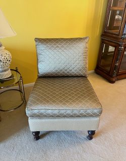 Modern Armless Accent Chair – Excellent Condition