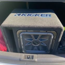 SoloBaric 12" with 800 watt kicker amplifier and Capacitor.
