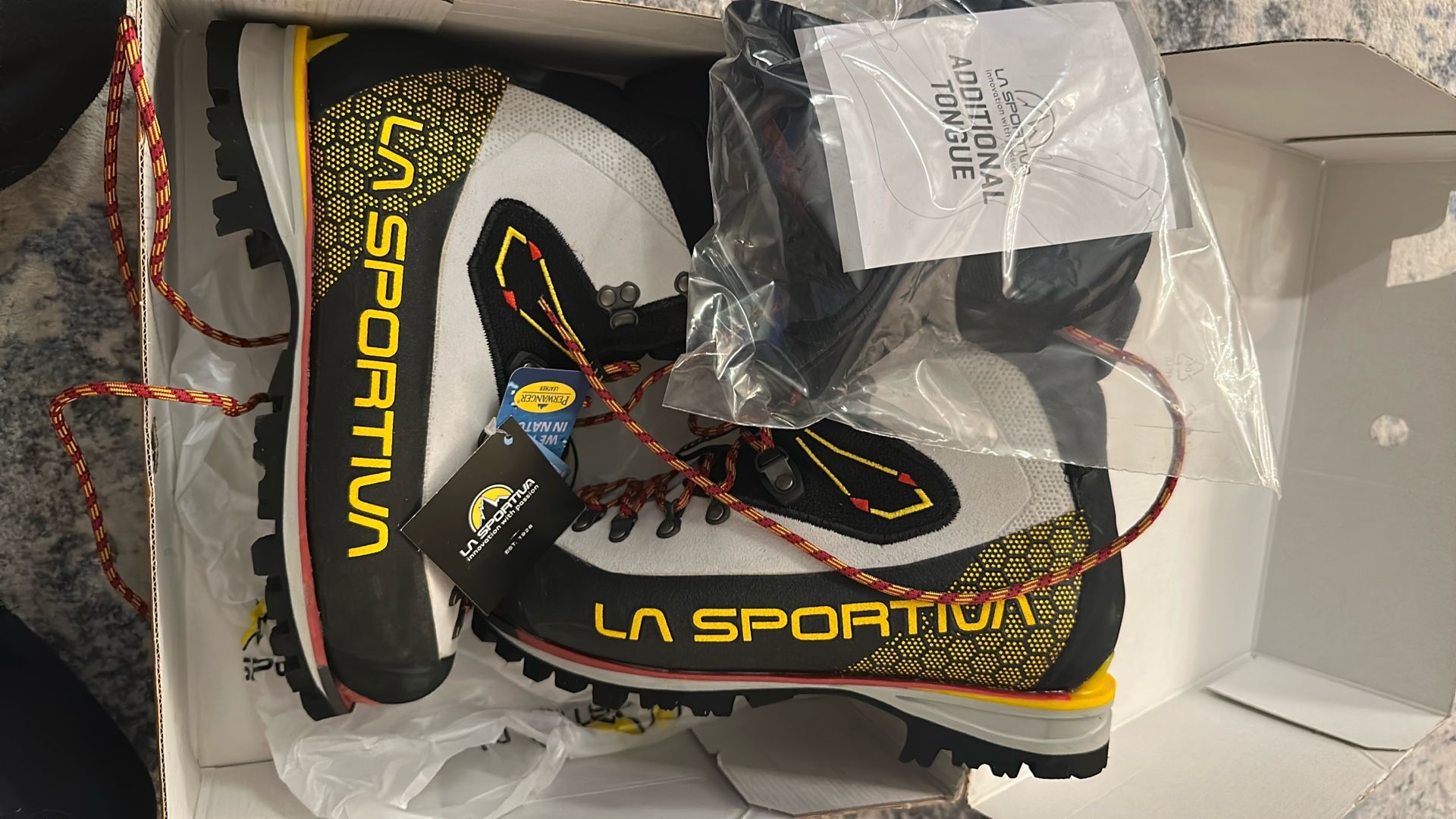 La Sportiva women’s Nepal Cube GTX Mountaineering Boots (size 41)