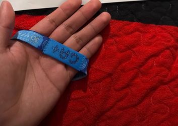 Selling Sunday tix 200 ga+