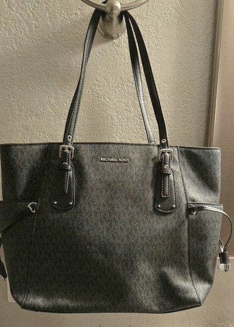 Medium Authentic Michael Kors Purse 