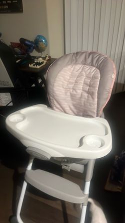 Integrity, baby girls  high chair 💕still new
