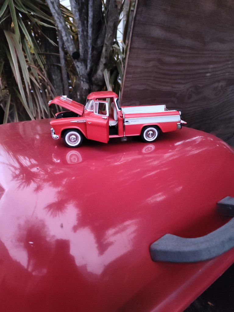 1957 Chevrolet Cameo Pick-up Truck Die-cast