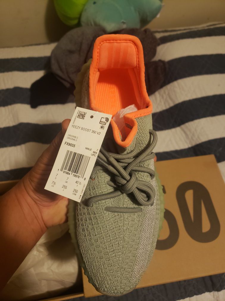 *NO TRADES** SIZE 7.5 YEEZY BOOST 350