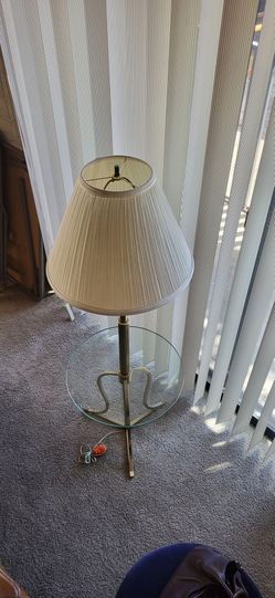 Standing lamp with glass table