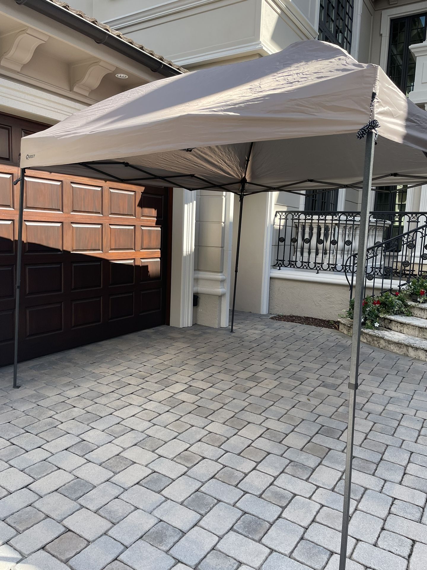 Quest Q100 10' x 10' Quick Lift Straight Leg Canopy for Sale in Tampa