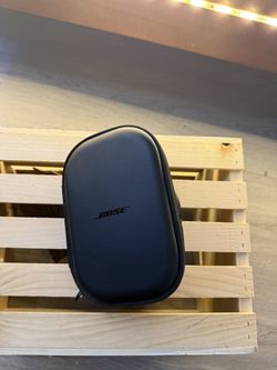 Bose Headphones with box and charger 