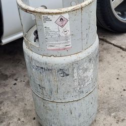 33.5 gallon liquid propane tank