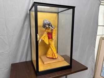 Traditional Japanese Collectable Geisha Doll in Display Case