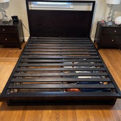 Queen size bed with 2 drawers 